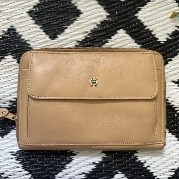 Vintage 1990s Etienne Aigner Tan Leather Crossbody Bag with Original Tag - Picture 8 of 8